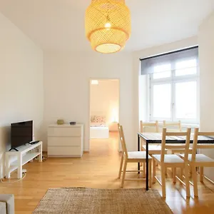 living-apartments-liechtensteinstrasse.vienna-besthotels.com/